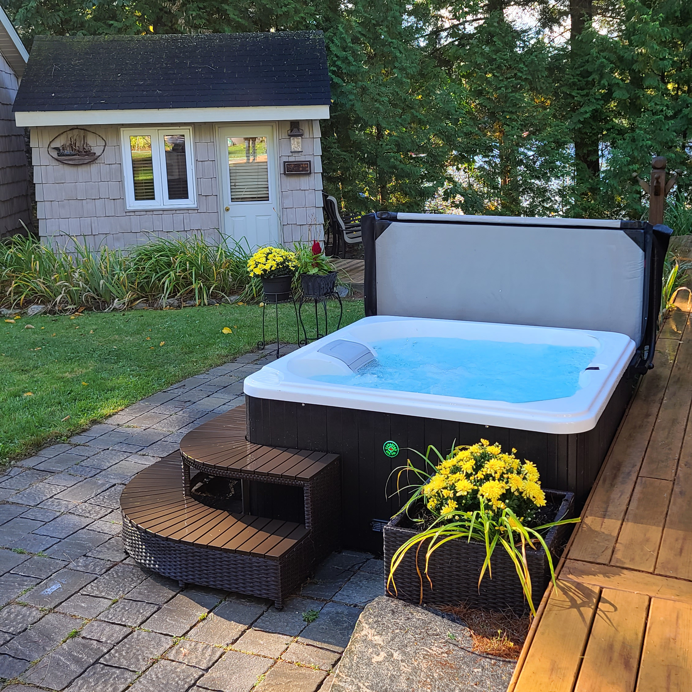 Canadian Spa Gander 4-Person 15-Jet Portable Hot Tub KH-10099