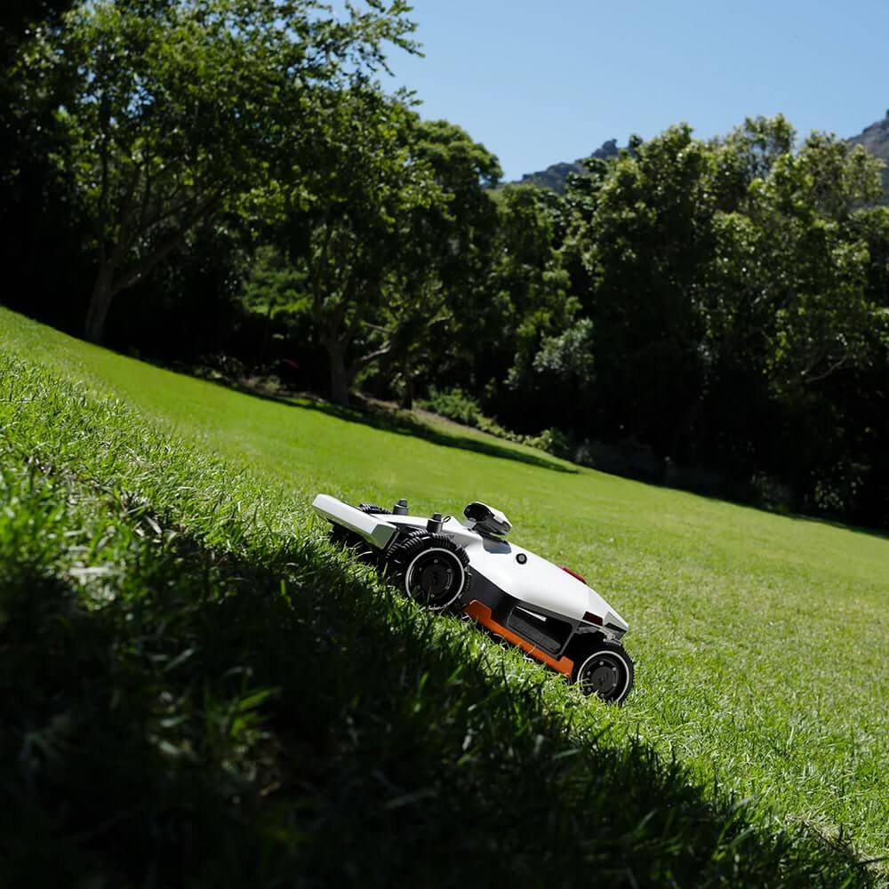 MAMMOTION LUBA 2 AWD Robot Lawn Mower